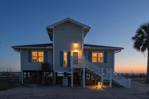Exterior - Sea Oats Ocean Front 4 Bedroom 2 Bath Home Linens Included! (Edisto Island)