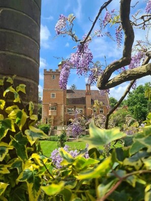 Property grounds - Beautiful Country House Apartment (Kentford)