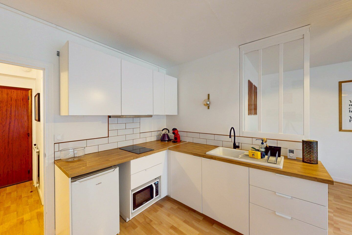 Microondas, horno y placa de cocina