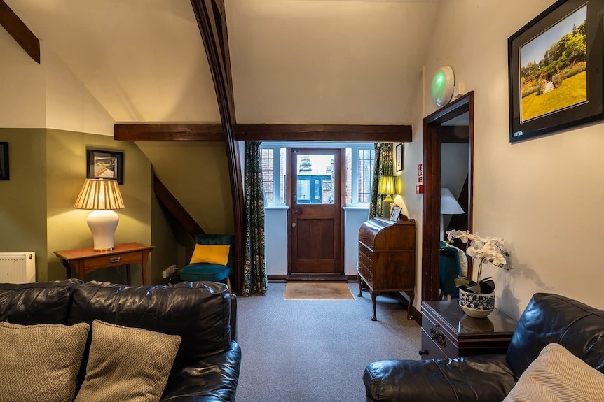 Spacious Country House Apartment - Newmarket