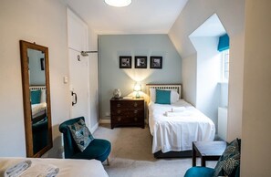 7 habitaciones, tabla de planchar con plancha y cuna de viaje 