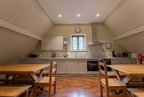 Dining - Spacious Country House Apartment (Kentford)