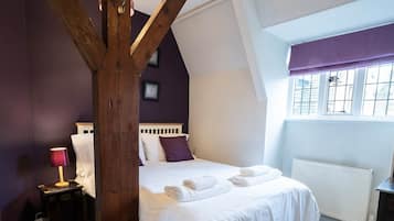 7 habitaciones, tabla de planchar con plancha y cuna de viaje