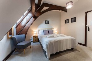 Iron/ironing board, WiFi, bed sheets - Spacious Country House Apartment (Kentford)