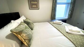 Iron/ironing board, WiFi, bed sheets