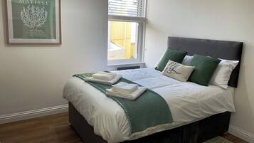 Iron/ironing board, WiFi, bed sheets