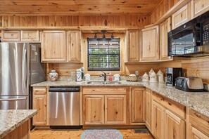 Private kitchen - The Wild Life 2 Bedroom Cabin (Sevierville)