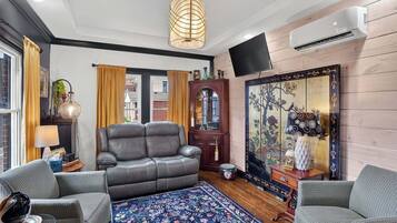 Apartment, 1 Bedroom | Living area | Smart TV, streaming services