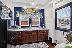 Apartment, 1 Bedroom | Private kitchen | Fridge, oven, coffee/tea maker - Historic 1920s Stay, Columbia House Unit A 1 Bedroom Apts (Somerset)