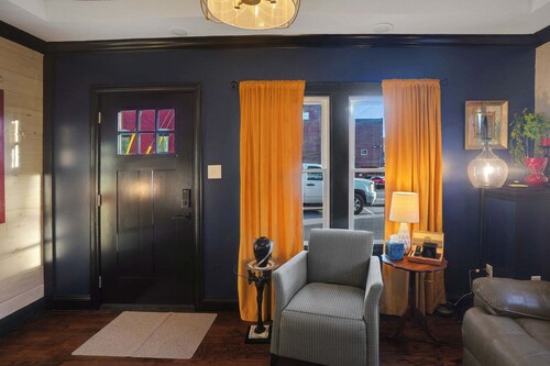 Historic 1920s Stay, Columbia House Unit A 1 Bedroom Apts