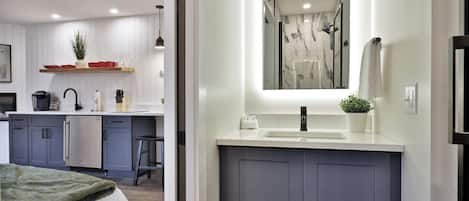 1 habitación, escritorio, wifi gratis y ropa de cama