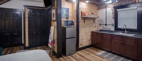 Iron/ironing board, free WiFi