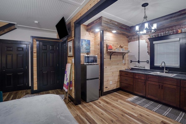 Studio | Iron/ironing board, WiFi (free)
