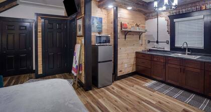 Rustic Ky Retreat, Columbia House Unit B Apts