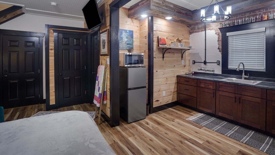 Rustic Ky Retreat, Columbia House Unit B Apts