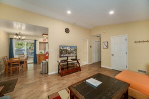 Interior - 1821 Arrowhead 2 Bedroom Home (South Lake Tahoe)
