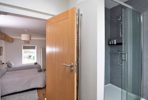 Douche, serviettes fournies