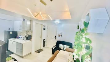 Basic Condo, 2 Bedrooms, Balcony | In-room dining