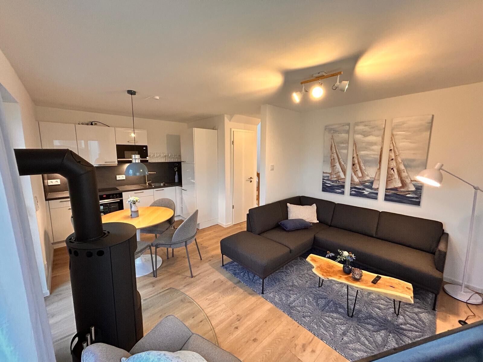 Télévision, cheminée