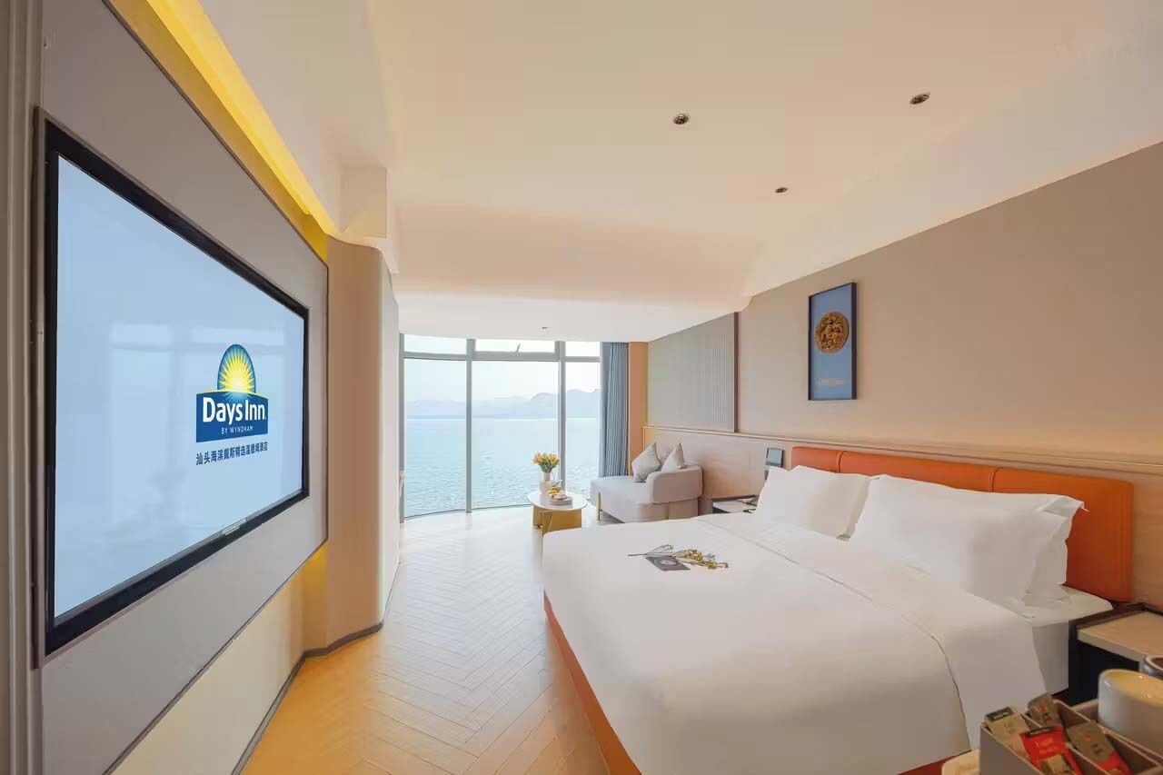 Quarto casal com design assinado, vista para o oceano | Escrivaninha, espaço de trabalho para notebook, Wi-Fi de cortesia