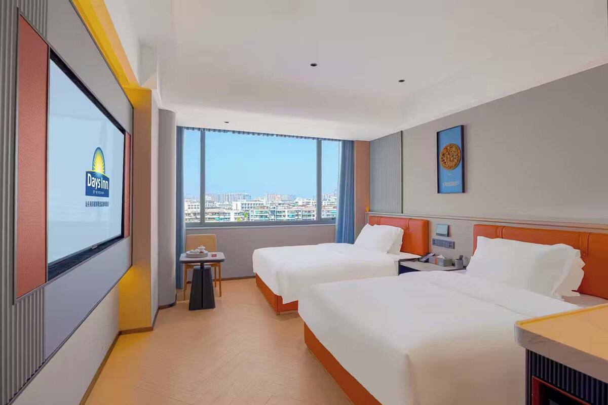 Quarto duplo urbano, vista para a cidade | Escrivaninha, espaço de trabalho para notebook, Wi-Fi de cortesia