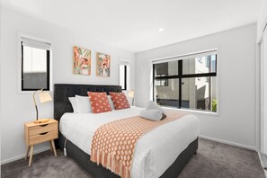 2 Schlafzimmer, Schreibtisch, Bügeleisen/Bügelbrett, WLAN