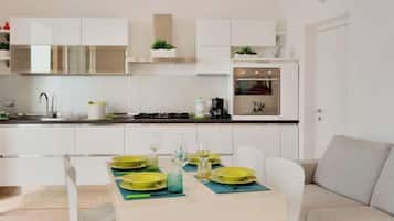 Frigorífico, microondas y lavavajillas