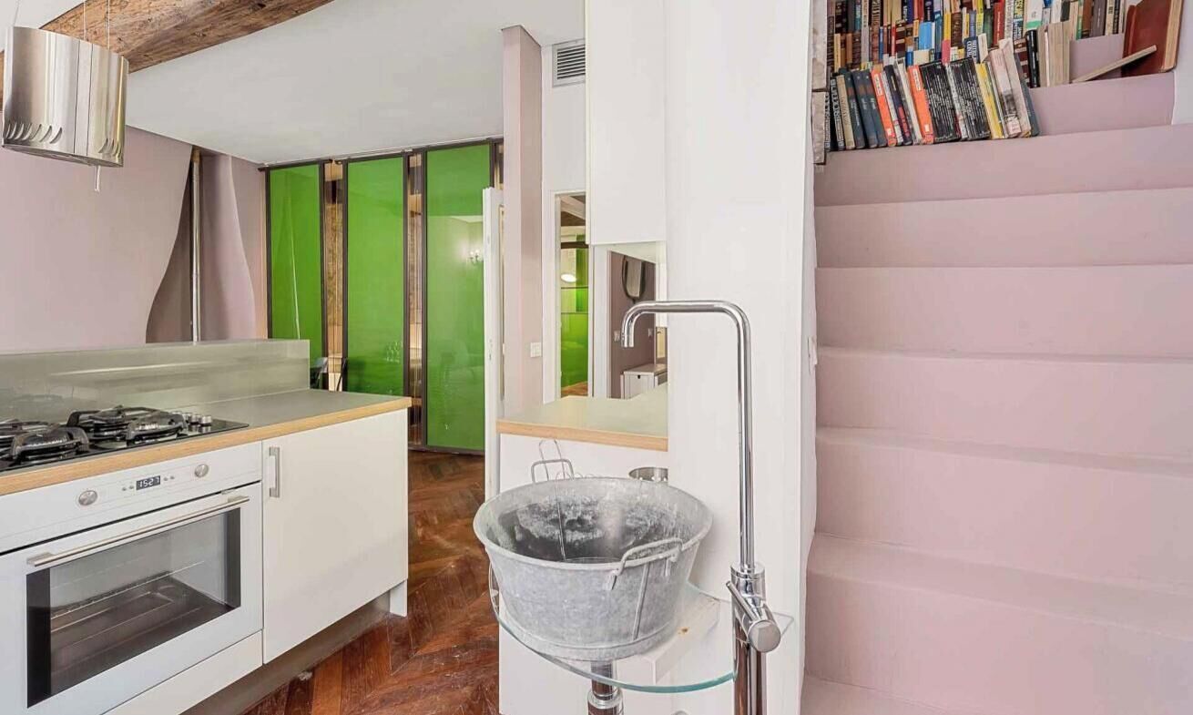 Jääkaappi, astianpesukone, leivänpaahdin