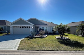 Exterior - A little slice of Paradise, Close to Pickleball, Pool and Brownwood Square! (The Villages)