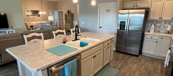 A little slice of Paradise, Close to Pickleball, Pool and Brownwood Square!