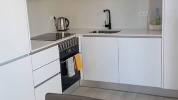 Apartment, 2 Bedrooms, Balcony | Dapur peribadi