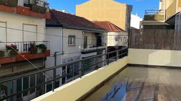 Apartment, 2 Bedrooms, Balcony | Property grounds