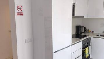 Apartment, 2 Bedrooms, Balcony | Private kitchen