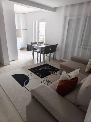 Lejlighed - 2 soveværelser - balkon | Stue