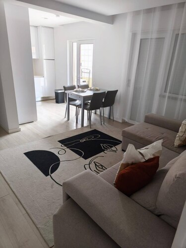 Morden Spacious Apartment