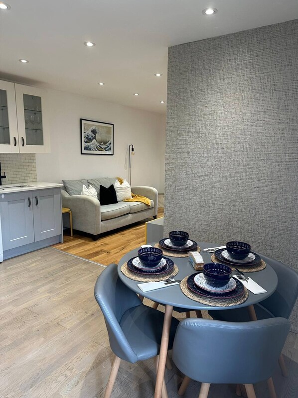 Appartement, 2 chambres | Salle à manger