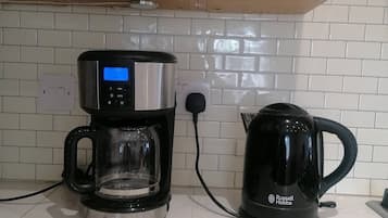 Apartment, 2 Bedrooms | Coffee and/or coffee maker