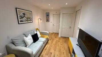 Apartment, 2 Bedrooms | Living room