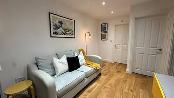 Apartment, 2 Bedrooms | Living area