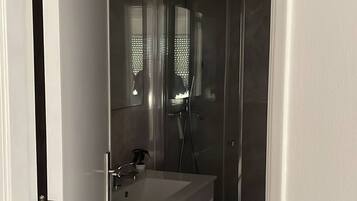 Apartment, 3 Bedrooms | Bathroom