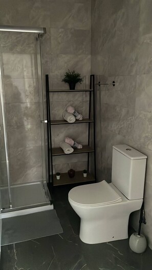 Apartment, 3 Schlafzimmer | Badezimmer