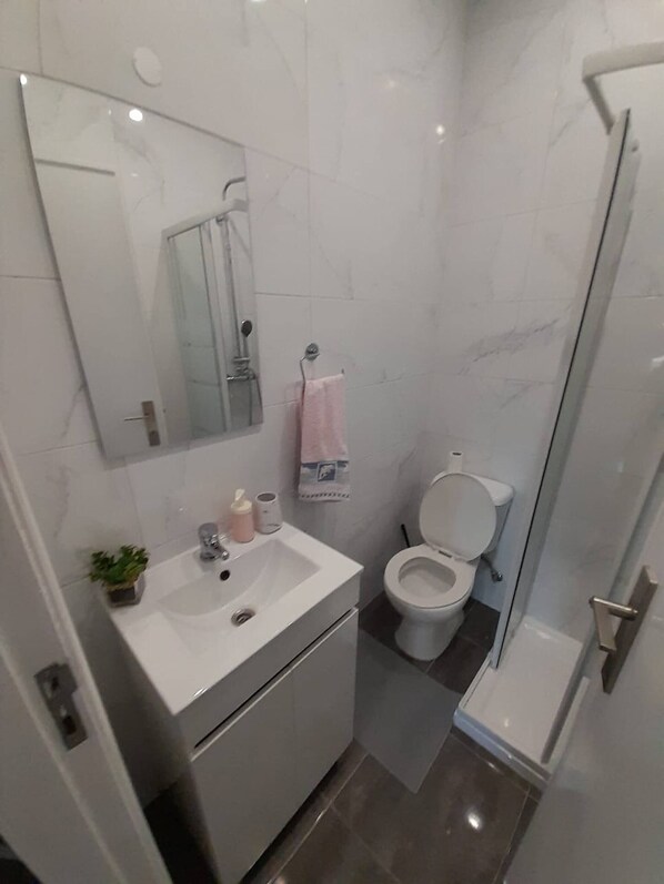 Apartment, 3 Bedrooms | Bathroom - Trio Haven Apartment (Vila Franca de Xira)