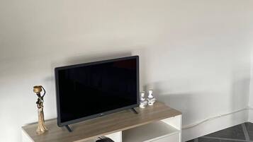 Apartment, 3 Bedrooms | Room amenity