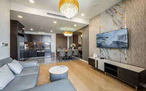 패밀리 스위트, 침실 3개, 클럽 라운지 이용, 시내 전망 | 이집트산 면 시트, 고급 침구, 오리/거위털 이불, 셀렉트 컴포트 침대