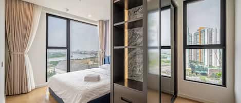 Suite Keluarga, 3 kamar tidur, Akses Club Lounge, pemandangan kota | Seprai katun Mesir, seprai premium, dan selimut bulu angsa