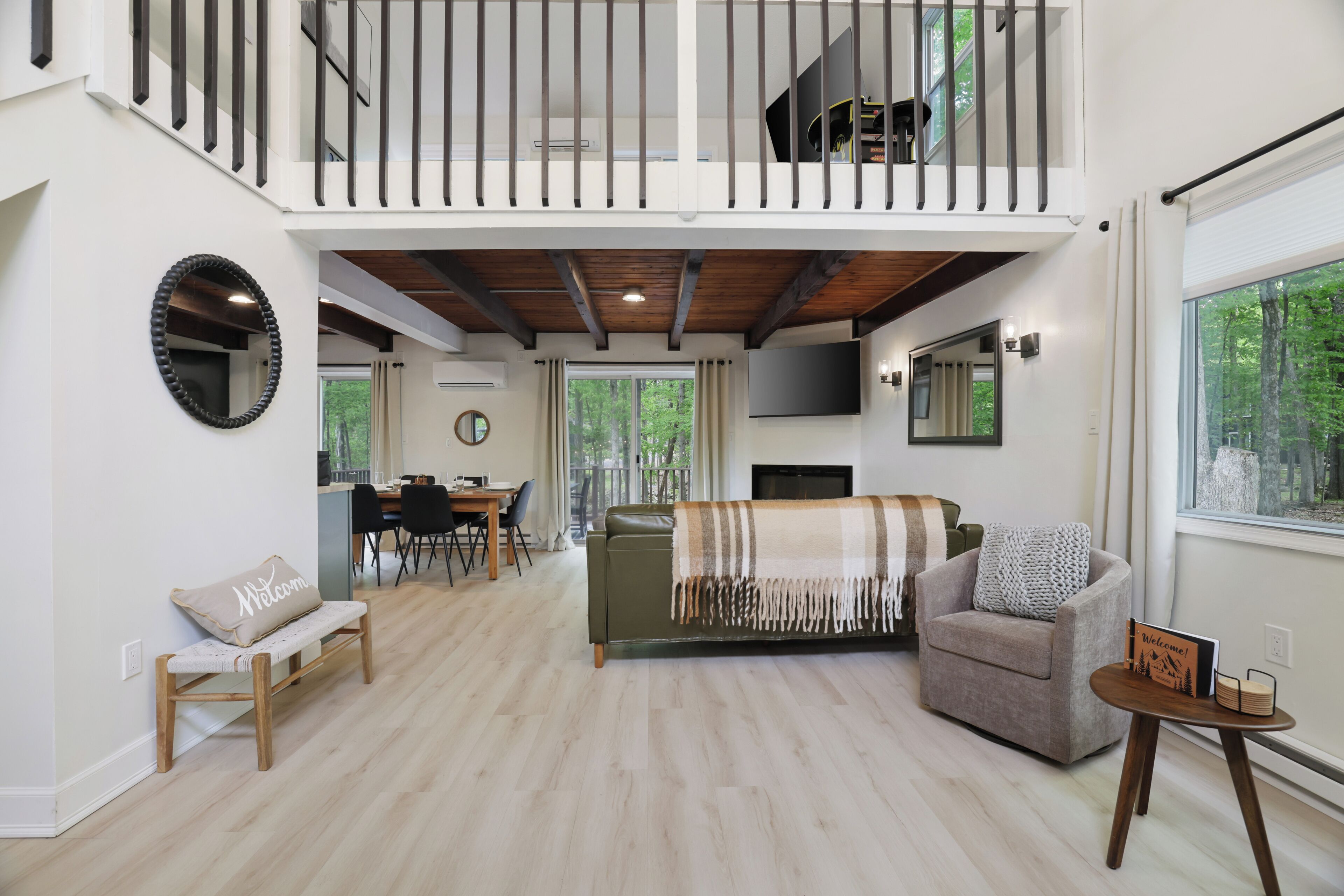 Chalet | Hot Tub | Lakes | Firepit | Game Loft | Pools - Stroudsburg, PA