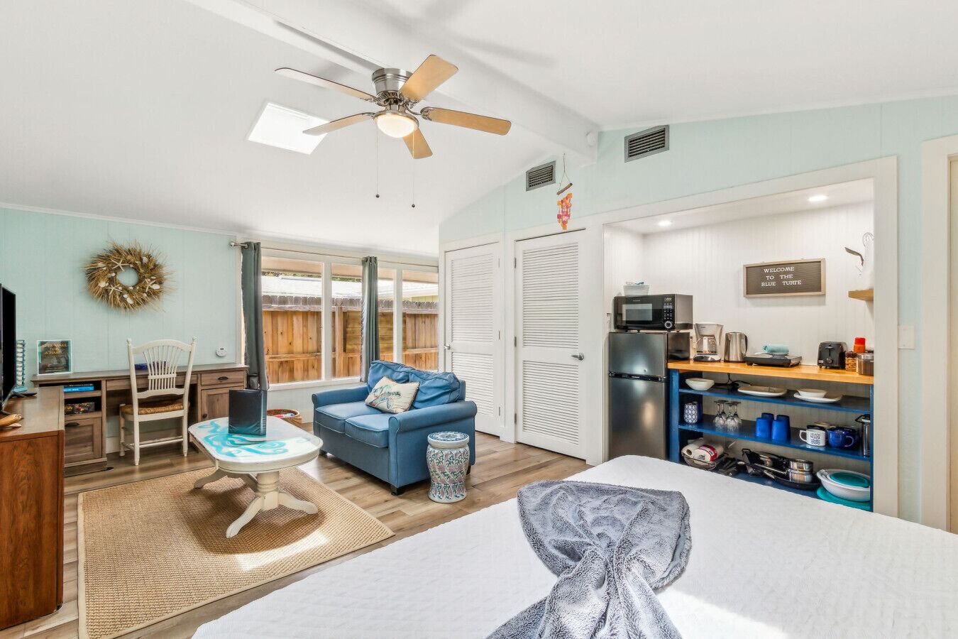 办公桌、WiFi、床单