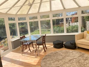 Interior - Modern and Spacious 6 Bedroom House (Eastleigh)