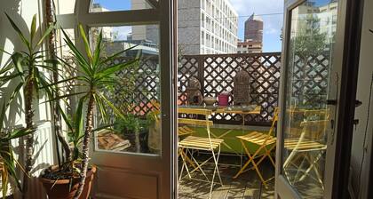 Bright, through-roof apartment in the heart of the 6th arrondissement, with GARAGE!