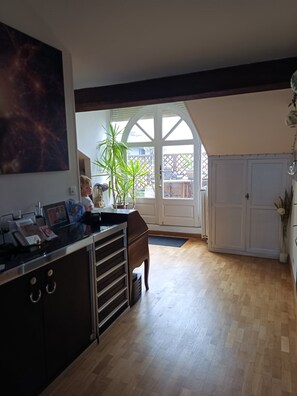 Lobby - Bright, through-roof apartment in the heart of the 6th arrondissement, with GARAGE! (Lyon)
